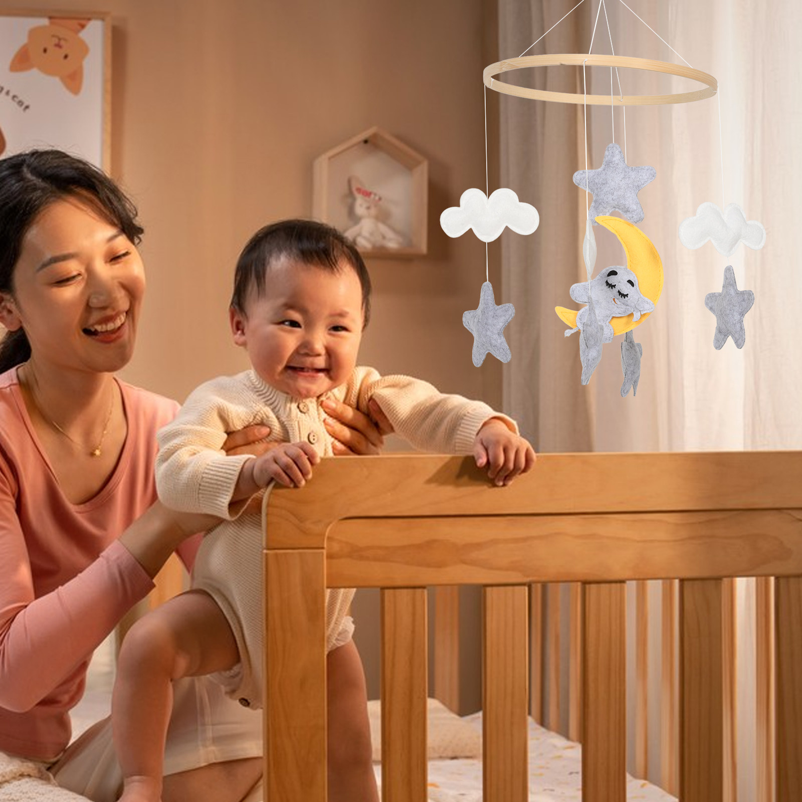 Vilten dierenwiegmobiel met ol - Baby Nursery Girl recensie en prijs