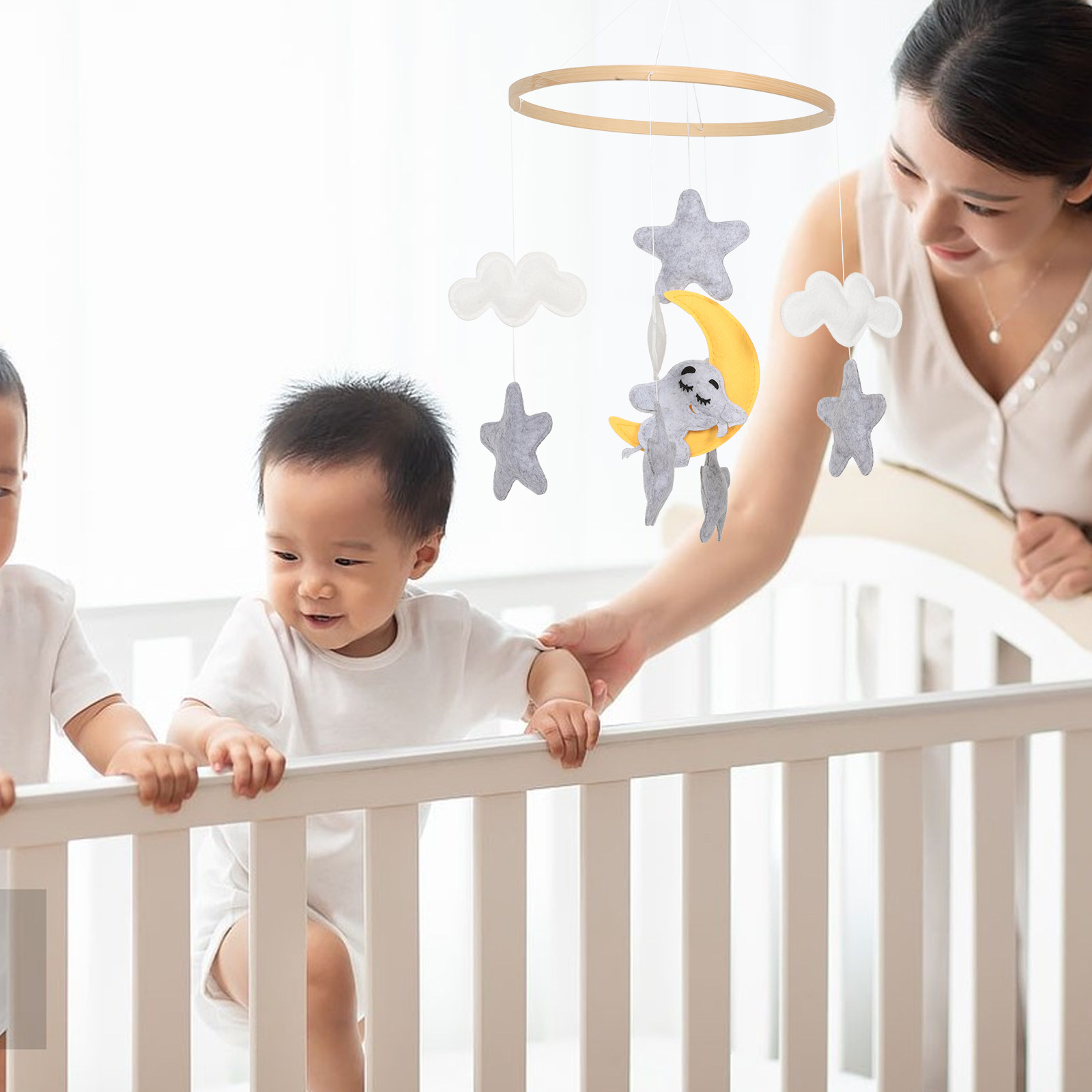 Vilten dierenwiegmobiel met ol - Baby Nursery Girl recensie en prijs